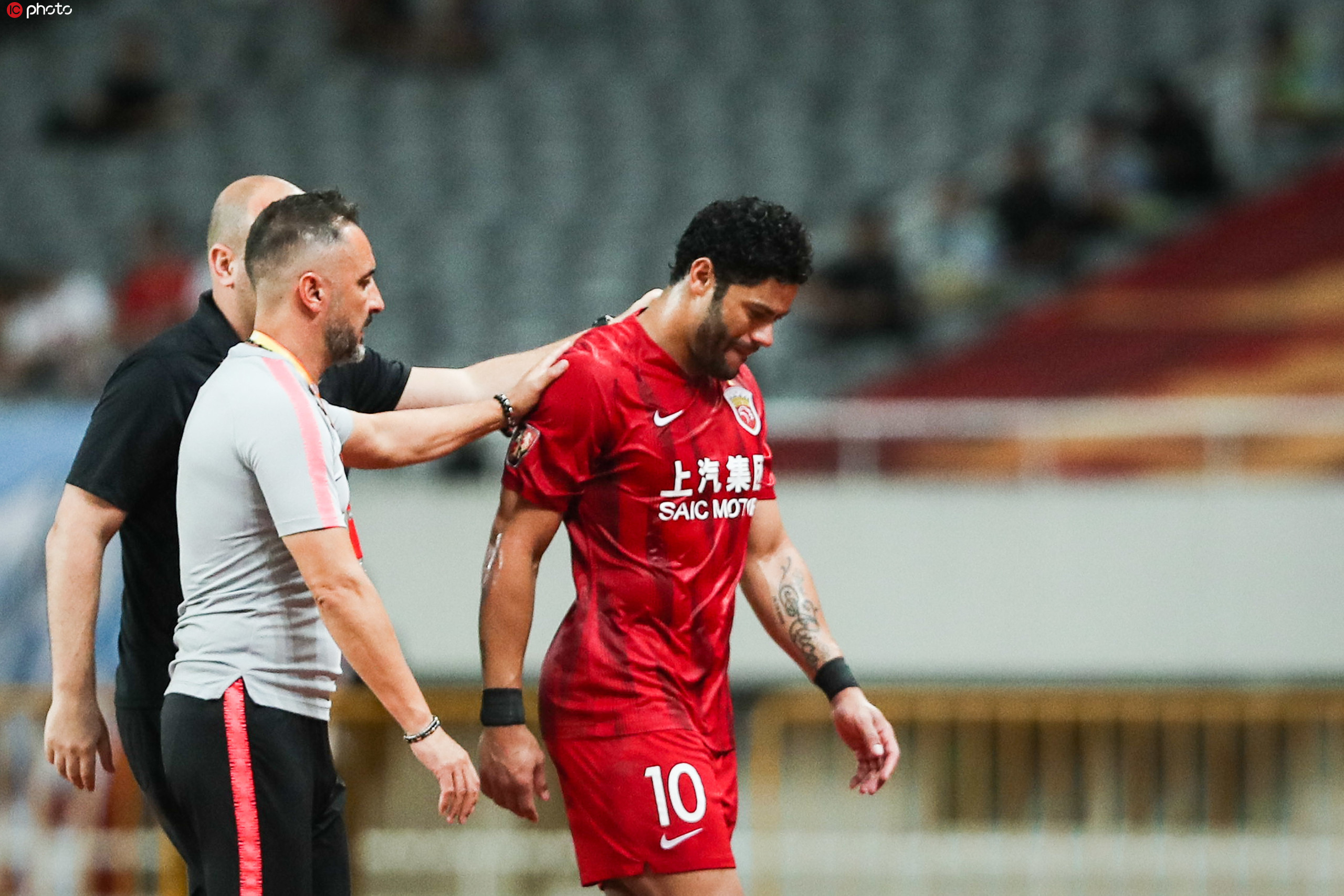 九游体育官网-冲刺阶段体能课后，里尔官宣签约备战亚冠，质疑声仍在，阵容厚度经受考验